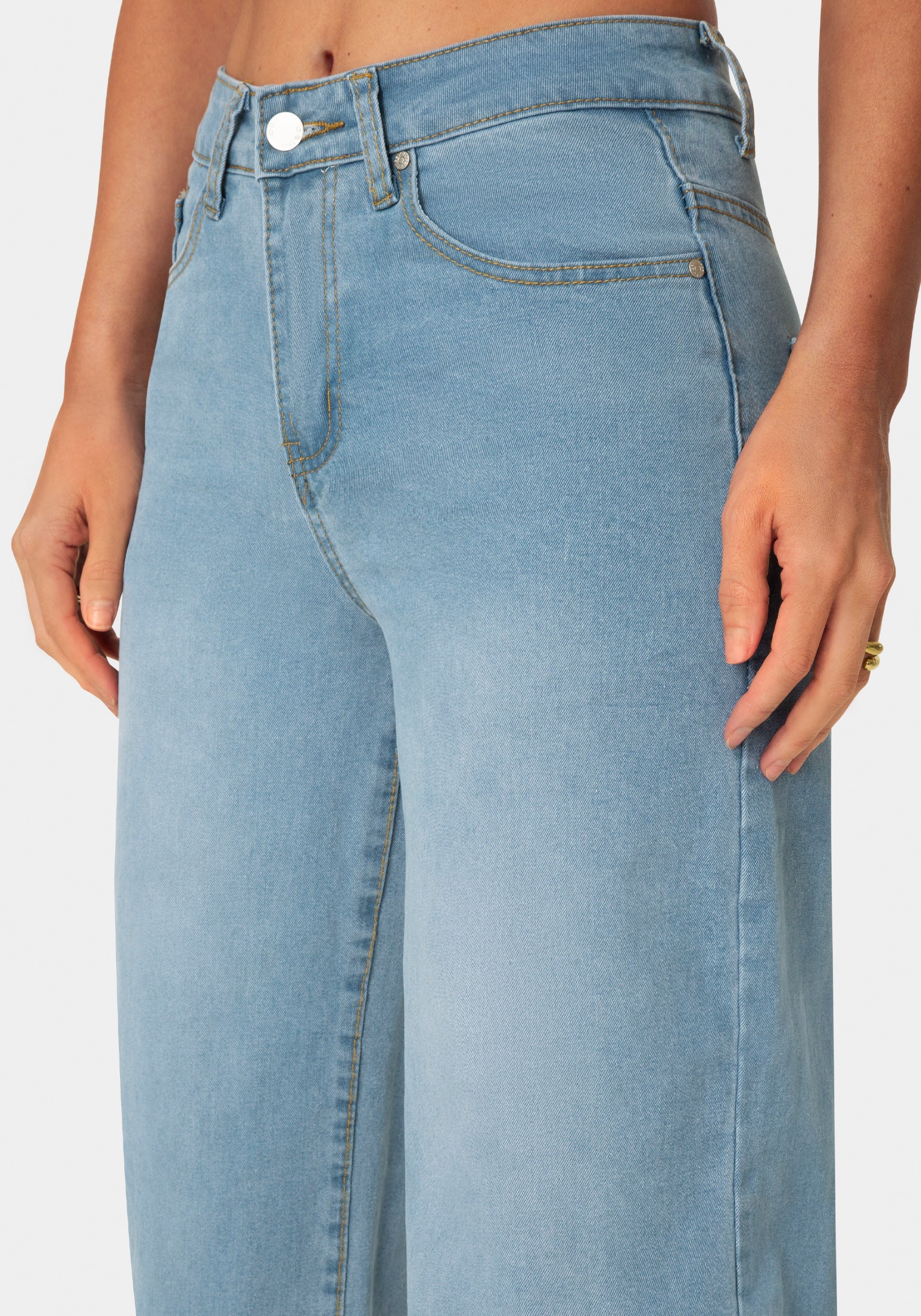 Side View-The Barrel Jean-Light Blue