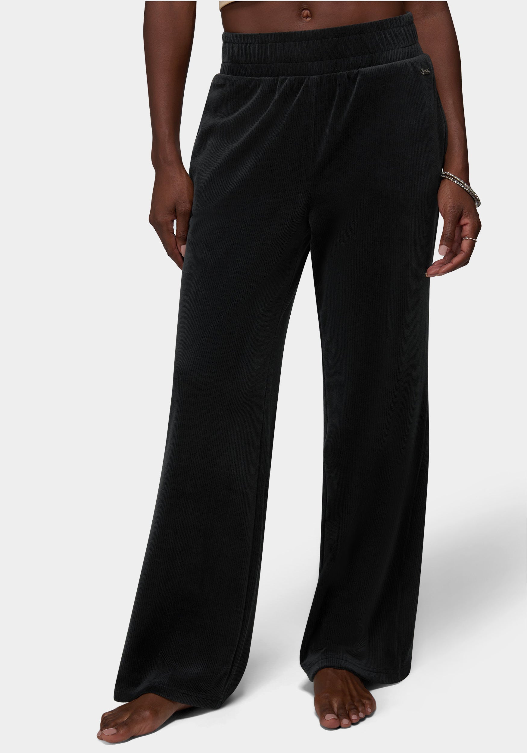 Velour Corded Wide Leg Pant – bebe