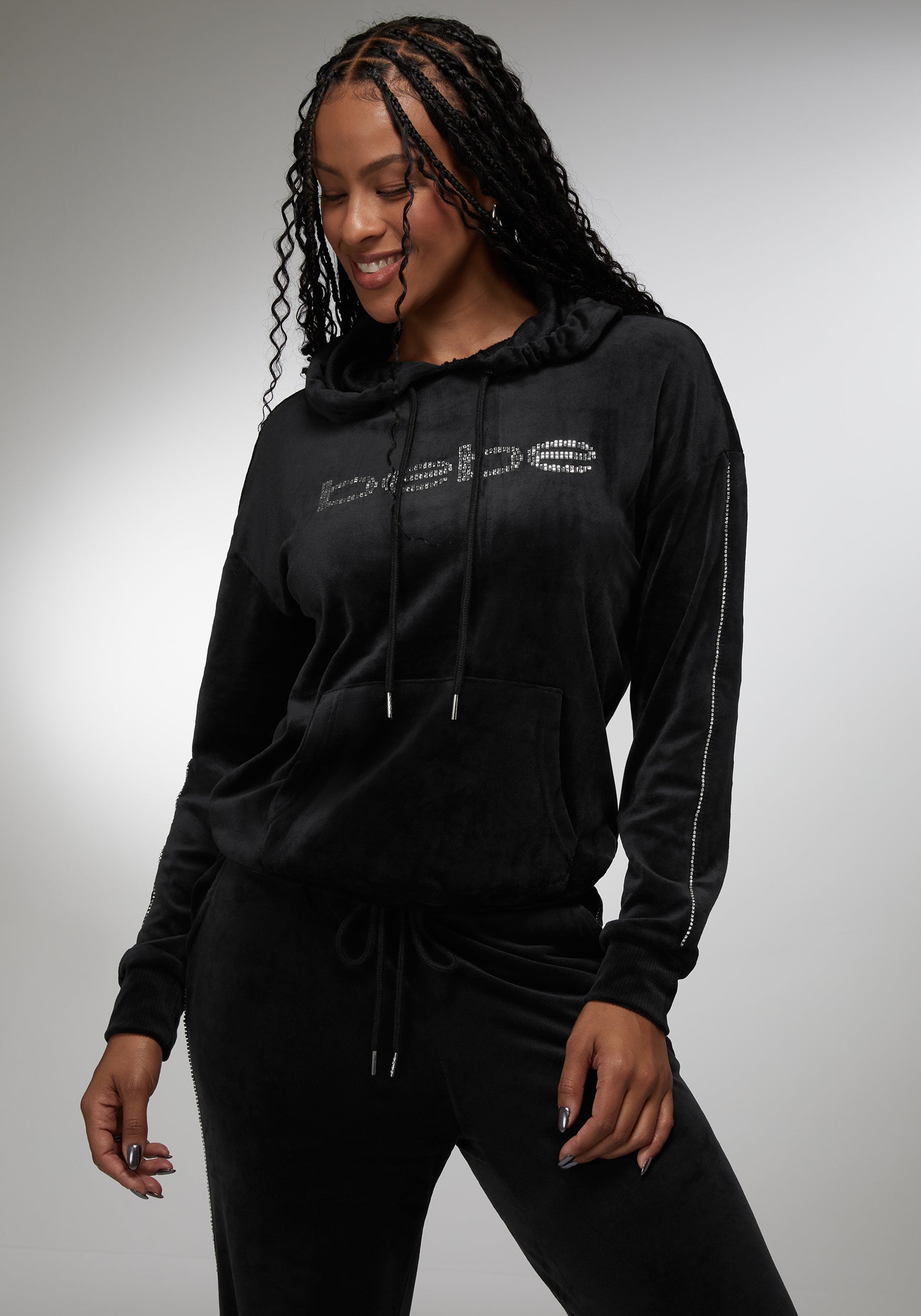 公式サイト - ハイブランドの新作が続々登場 Rhinestone Detail Velour Hoodie | bebe トップス