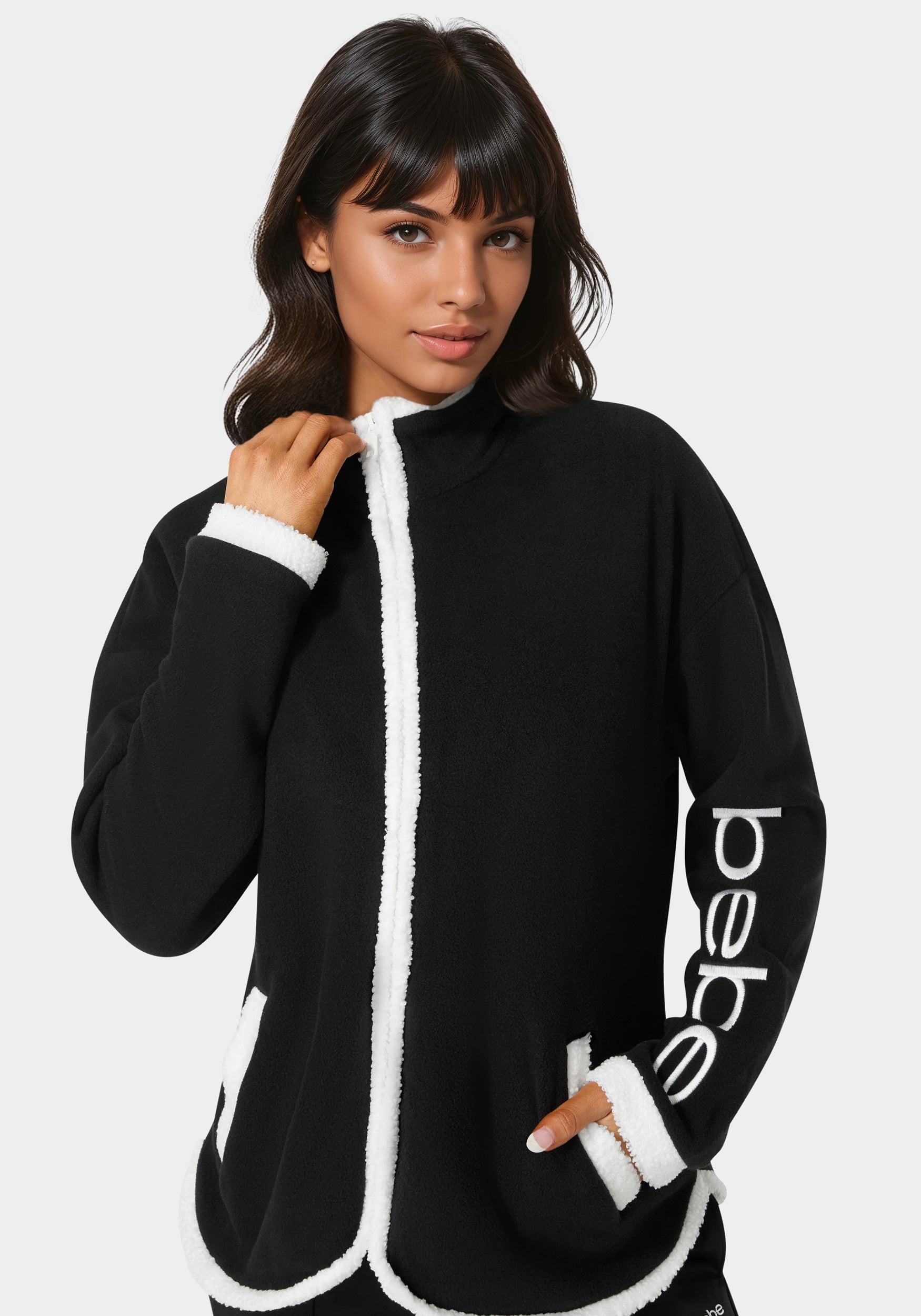 BLACK/WHITE