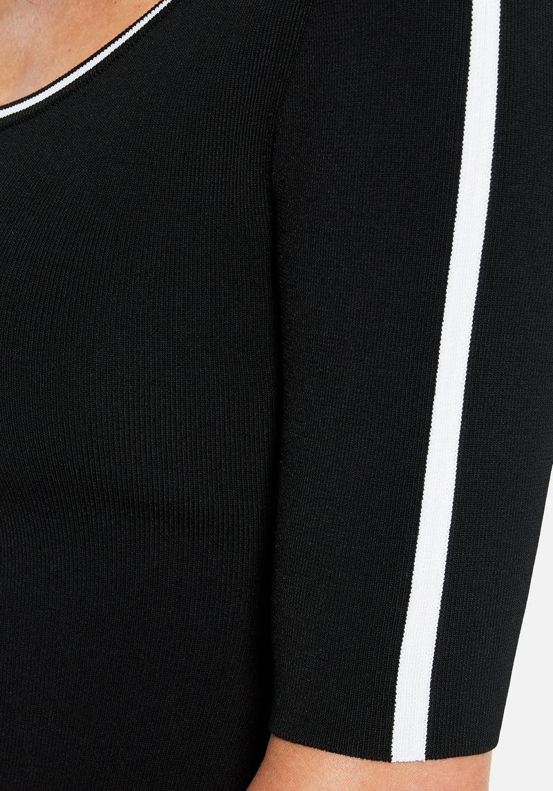 BLACK/WHITE